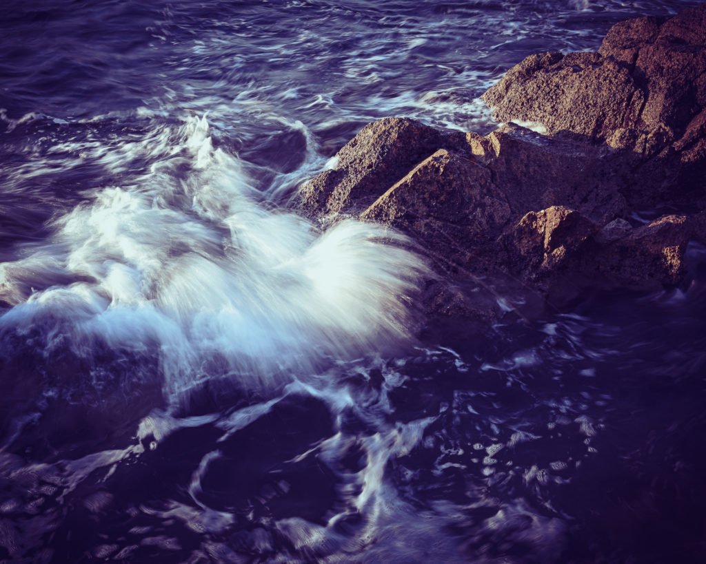Vague et rochers temps de pause lent